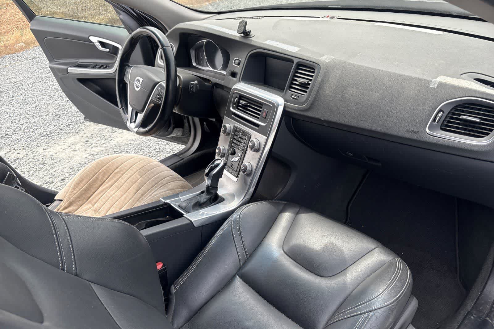 Thumbnail: 2018 Volvo V60 - 18