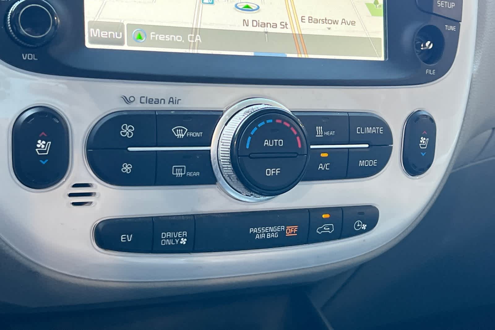 Thumbnail: 2017 Kia Soul EV - 24