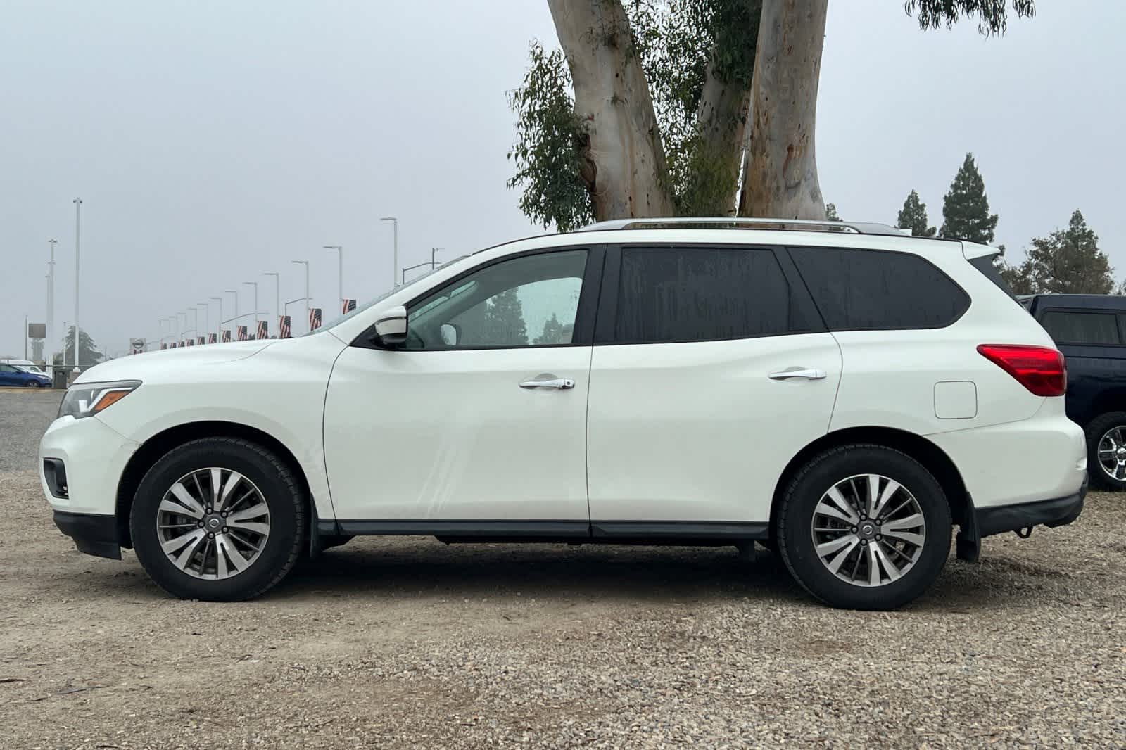 Thumbnail: 2019 Nissan Pathfinder - 6