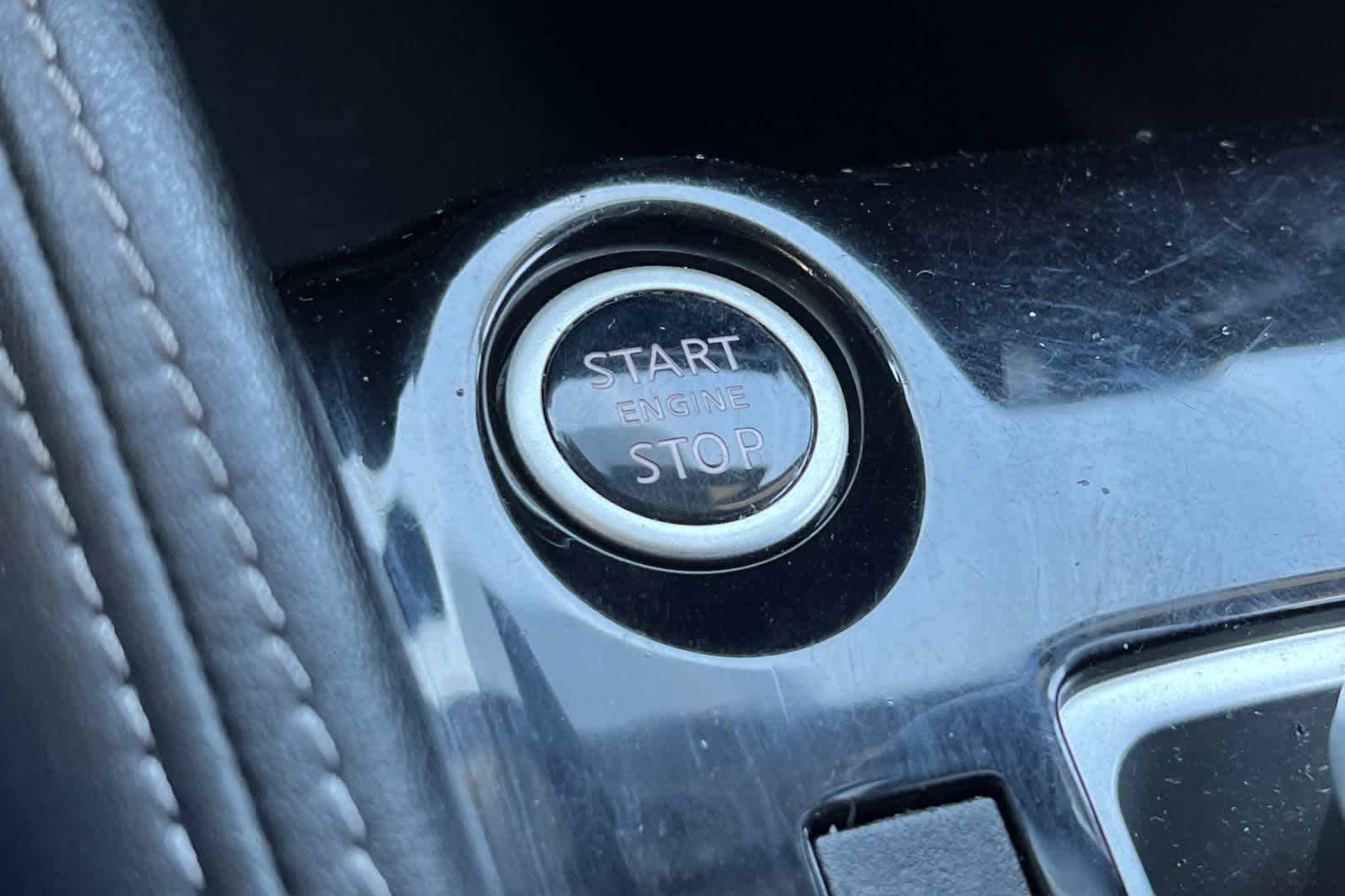 2020 Nissan Kicks SR 25