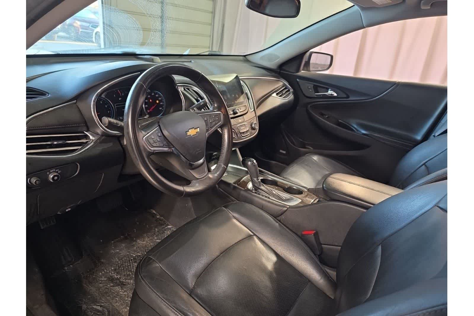 Thumbnail: 2017 Chevrolet Malibu - 17