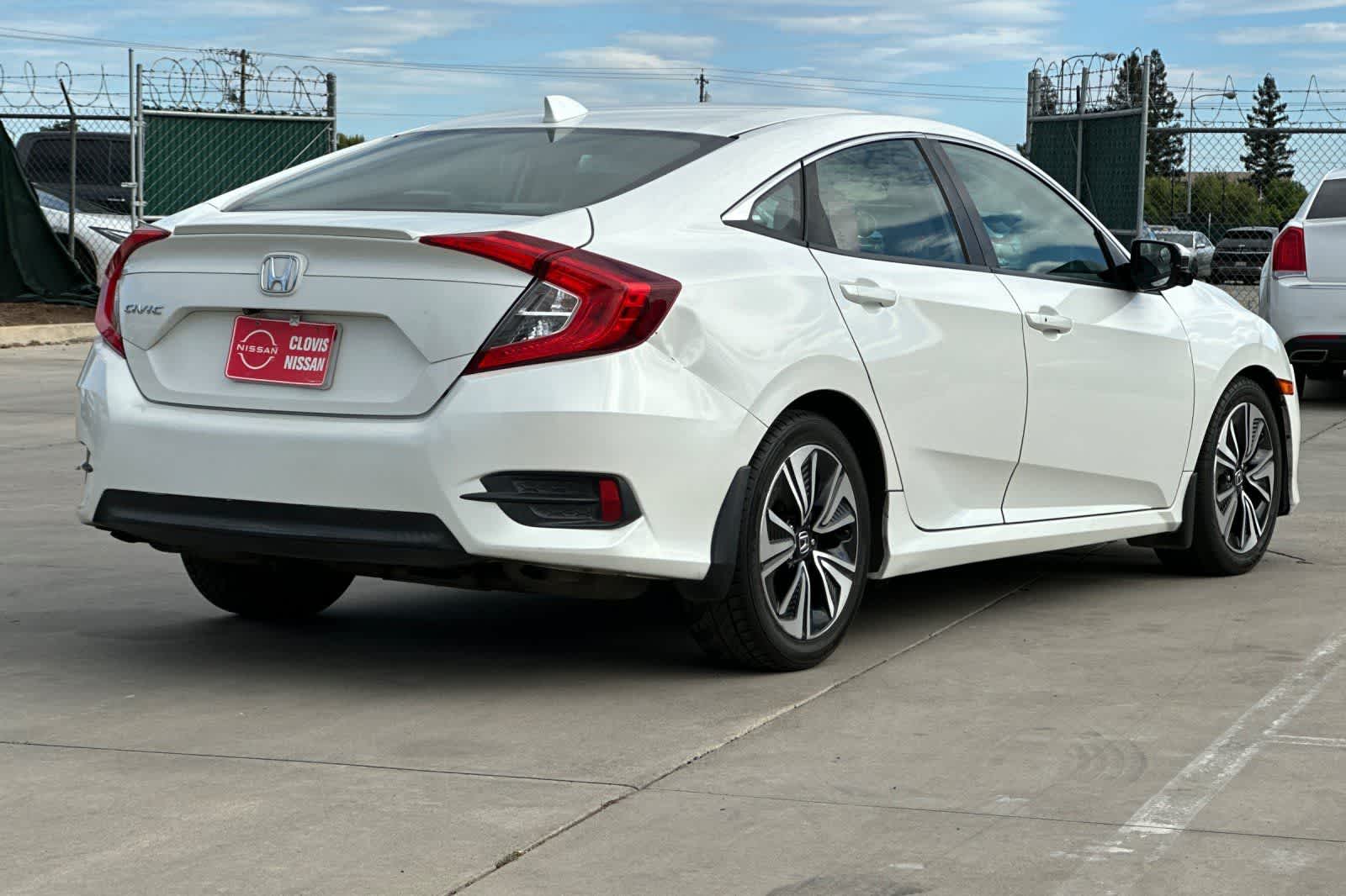 Thumbnail: 2017 Honda Civic - 3