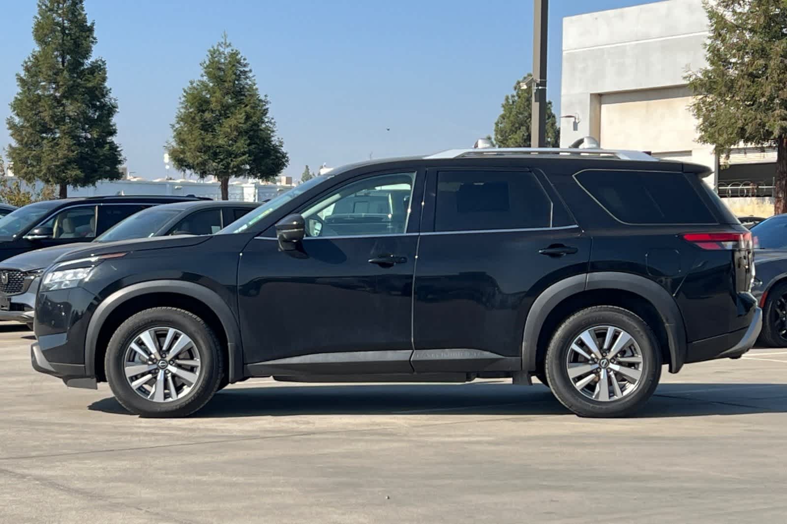 Thumbnail: 2023 Nissan Pathfinder - 6