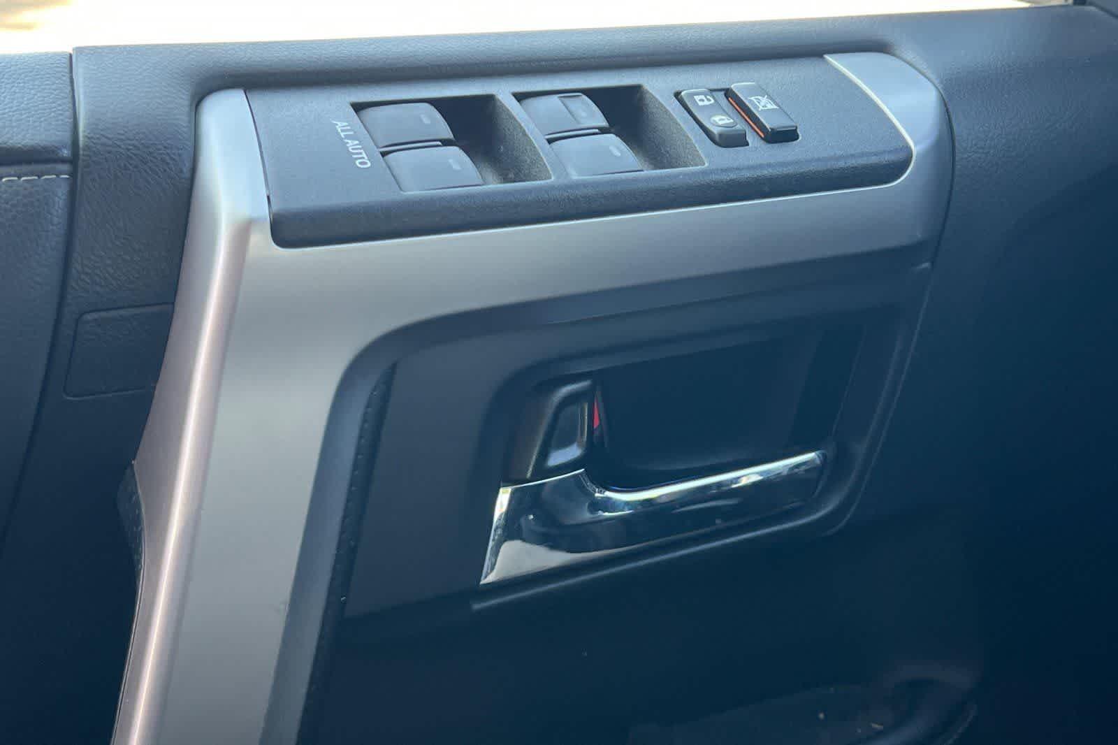 Thumbnail: 2022 Toyota 4Runner - 15