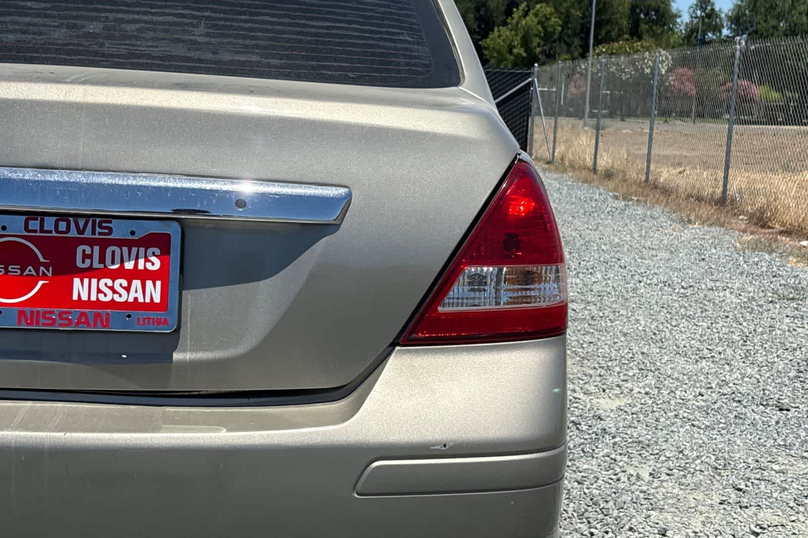 Thumbnail: 2009 Nissan Versa - 13