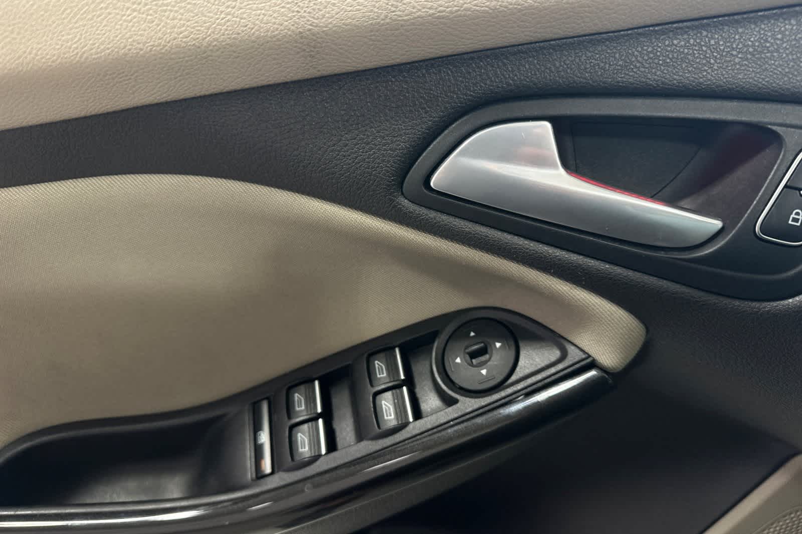 Thumbnail: 2015 Ford Focus - 15