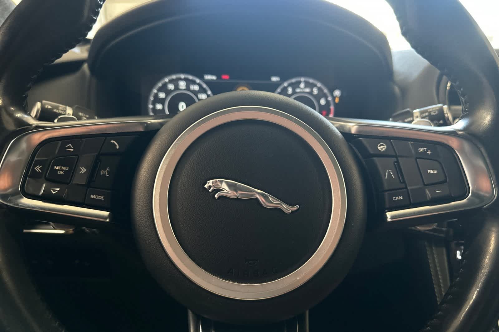Thumbnail: 2019 Jaguar F-Pace - 27