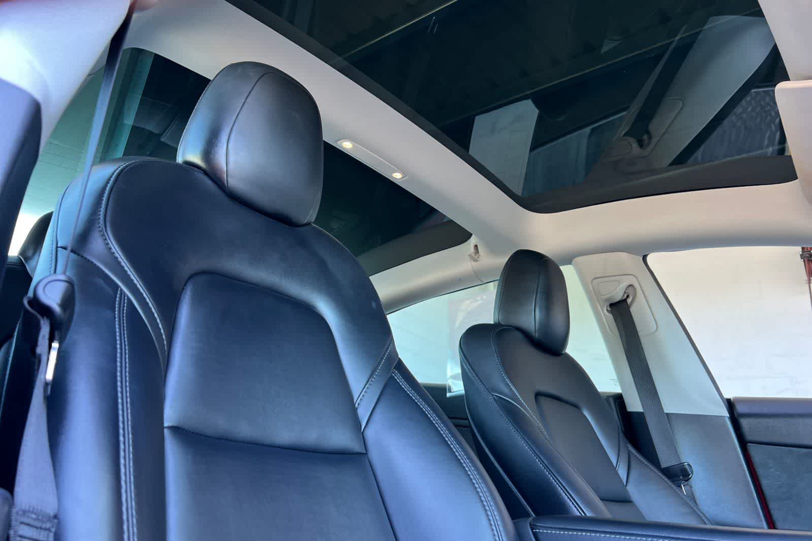Thumbnail: 2022 Tesla Model 3 - 19