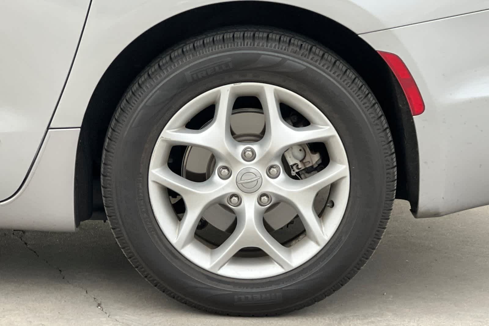 Thumbnail: 2017 Chrysler Pacifica - 12