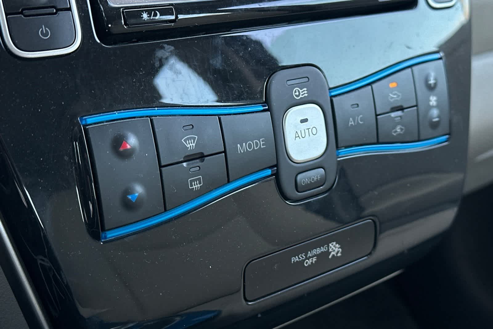 Thumbnail: 2011 Nissan Leaf - 20