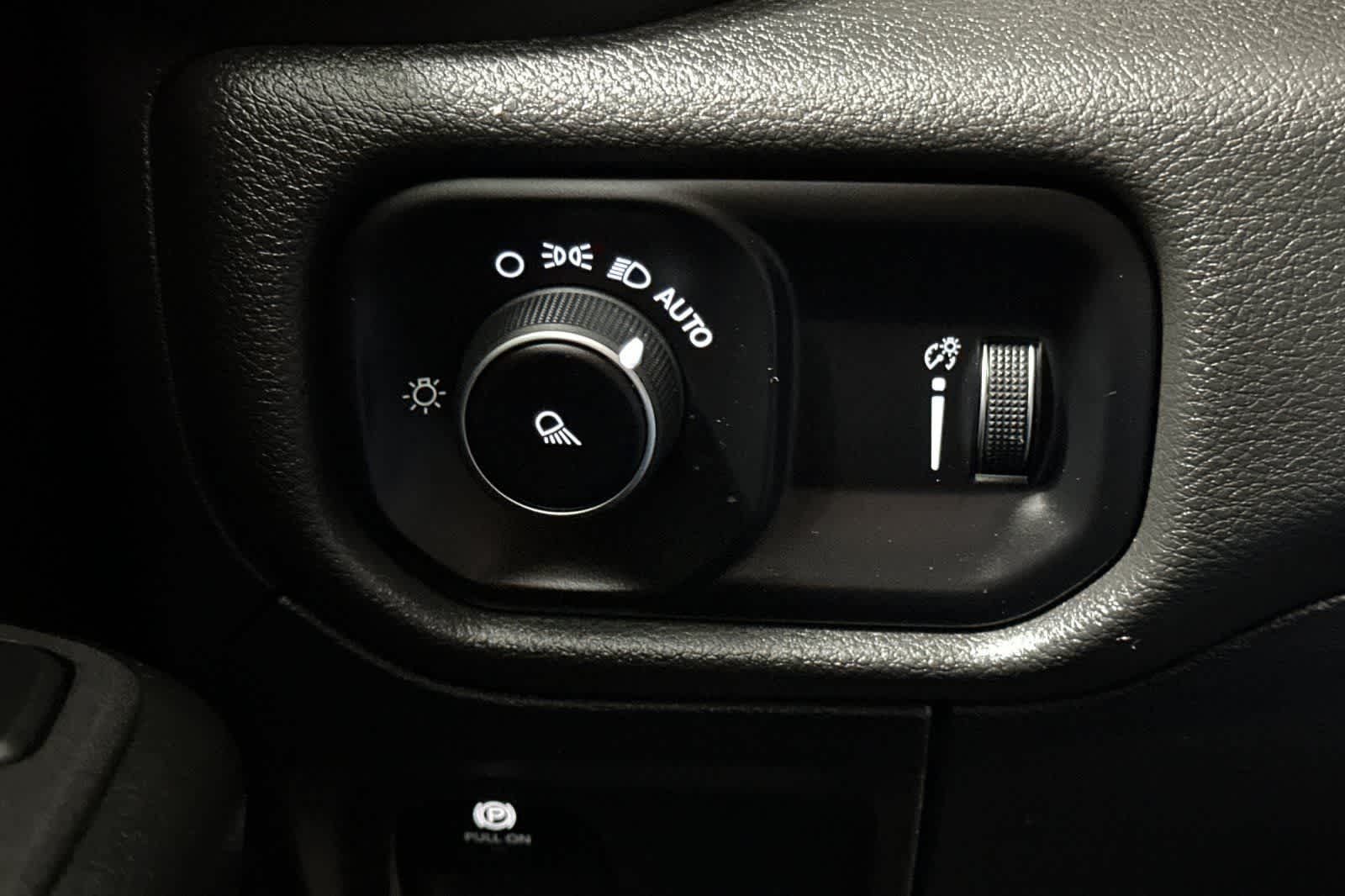 Thumbnail: 2025 RAM 1500 - 32