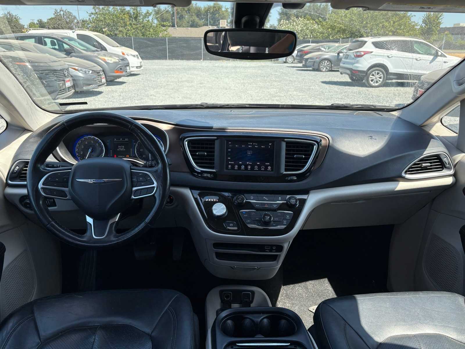 Thumbnail: 2019 Chrysler Pacifica - 3