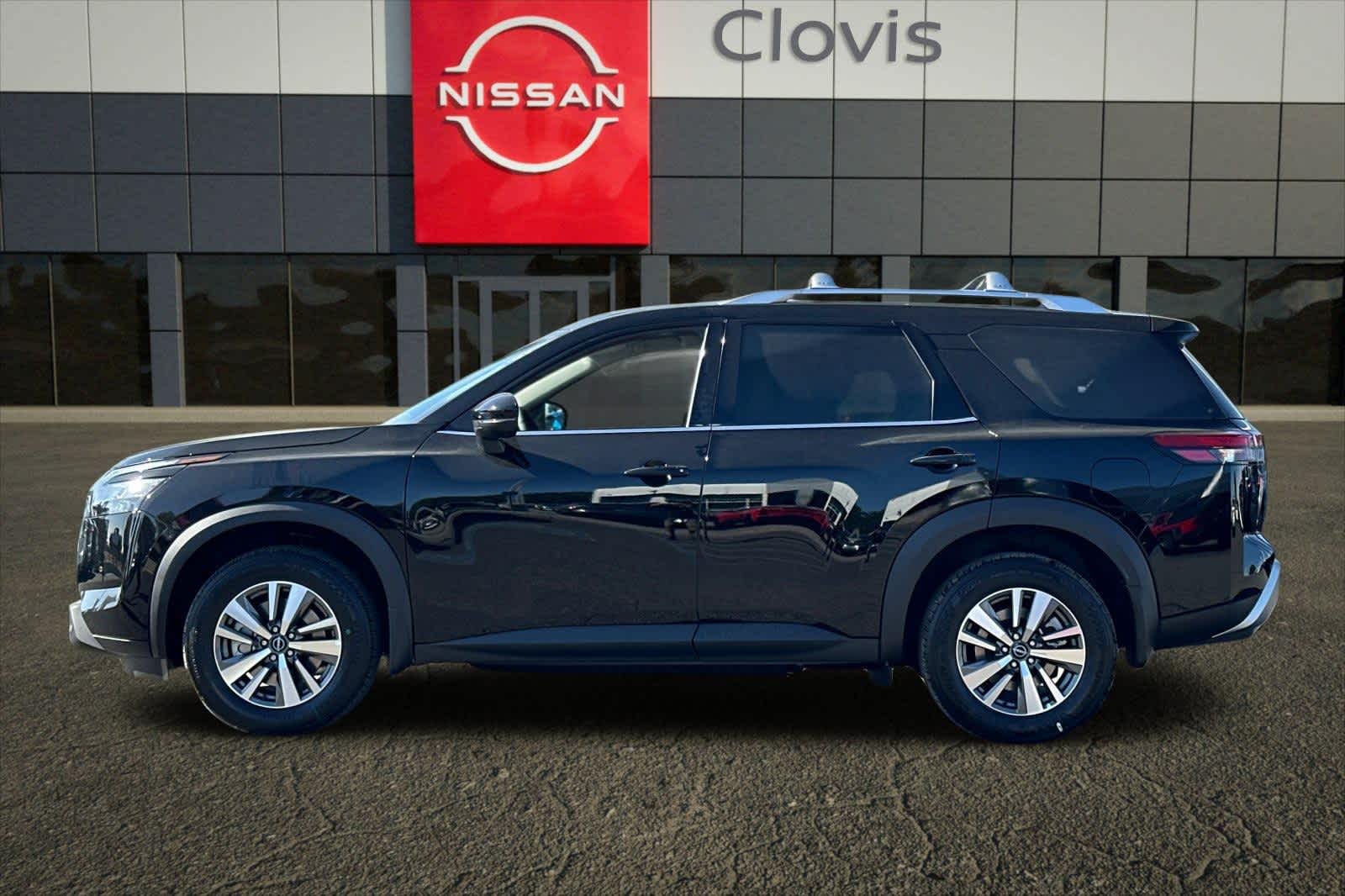 2025 Nissan Pathfinder SL 6
