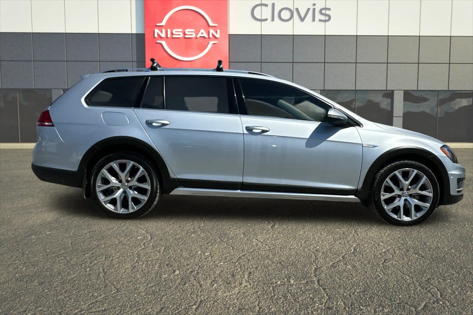 Thumbnail: 2017 Volkswagen Golf - 9