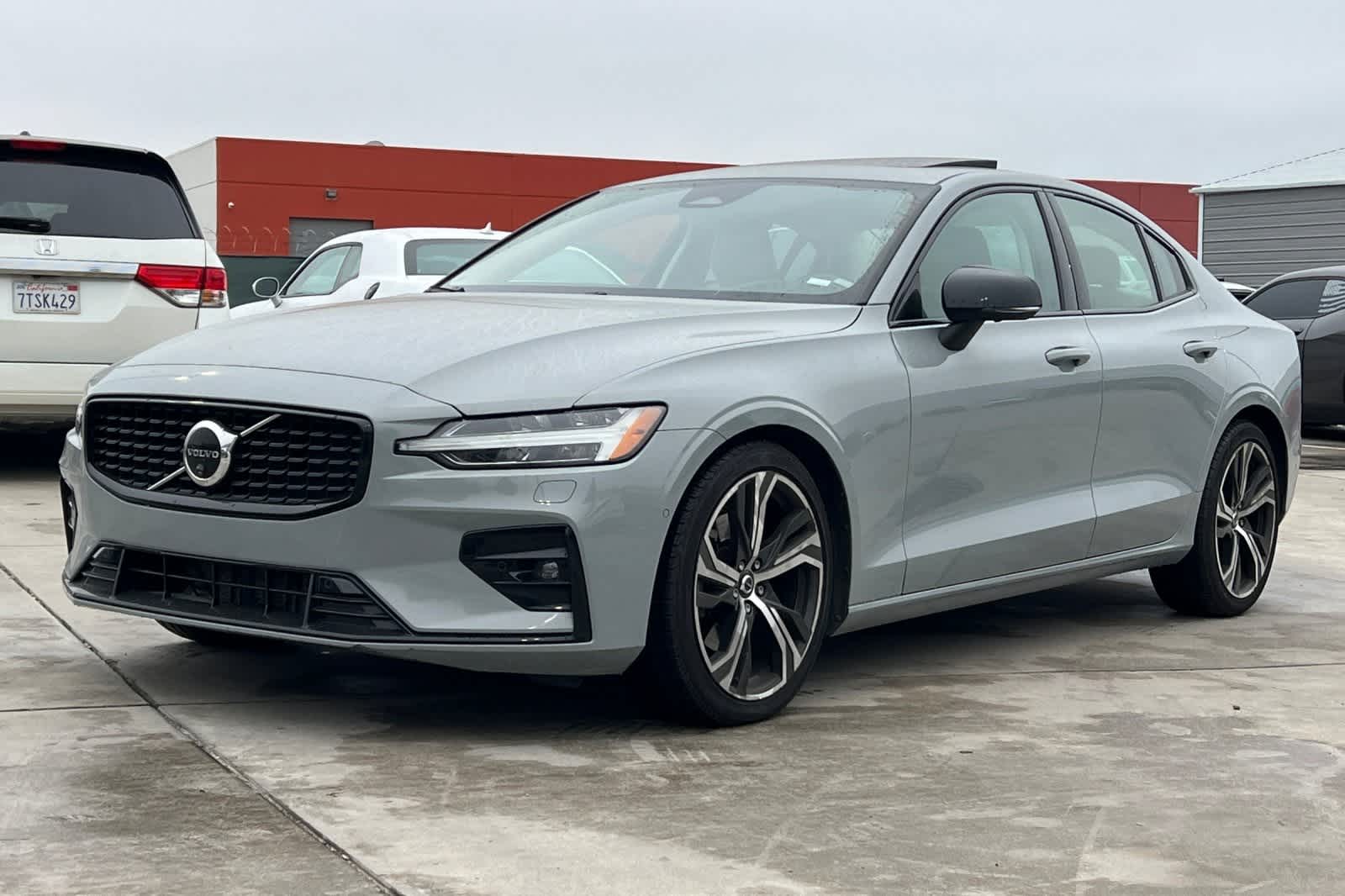 Thumbnail: 2024 Volvo S60 - 17