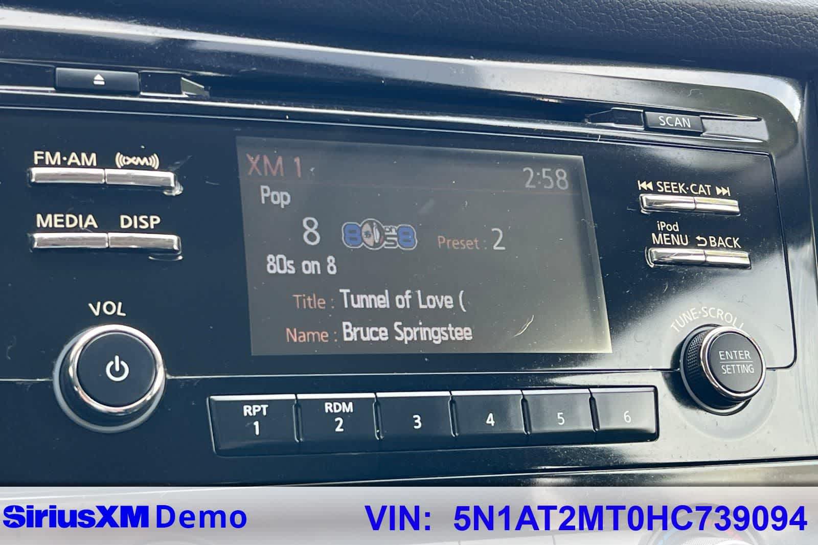 Thumbnail: 2017 Nissan Rogue - 34