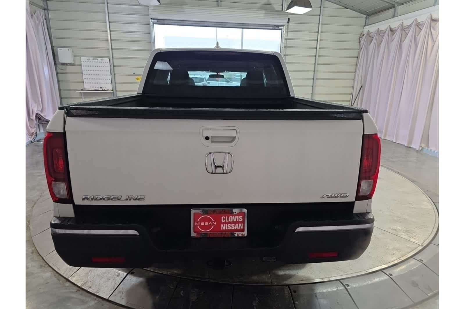 Thumbnail: 2017 Honda Ridgeline - 9