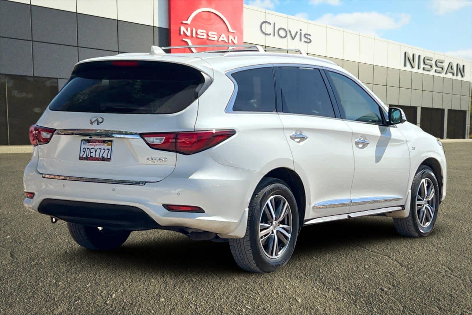 Thumbnail: 2017 INFINITI QX60 - 3
