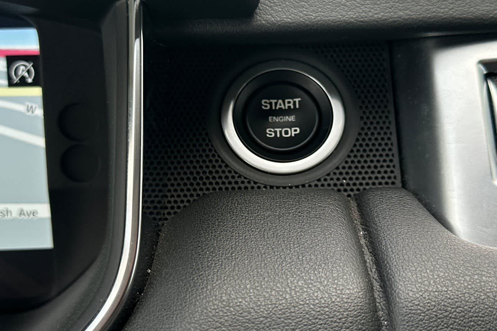 Thumbnail: 2020 Land Rover Range Rover Sport - 24