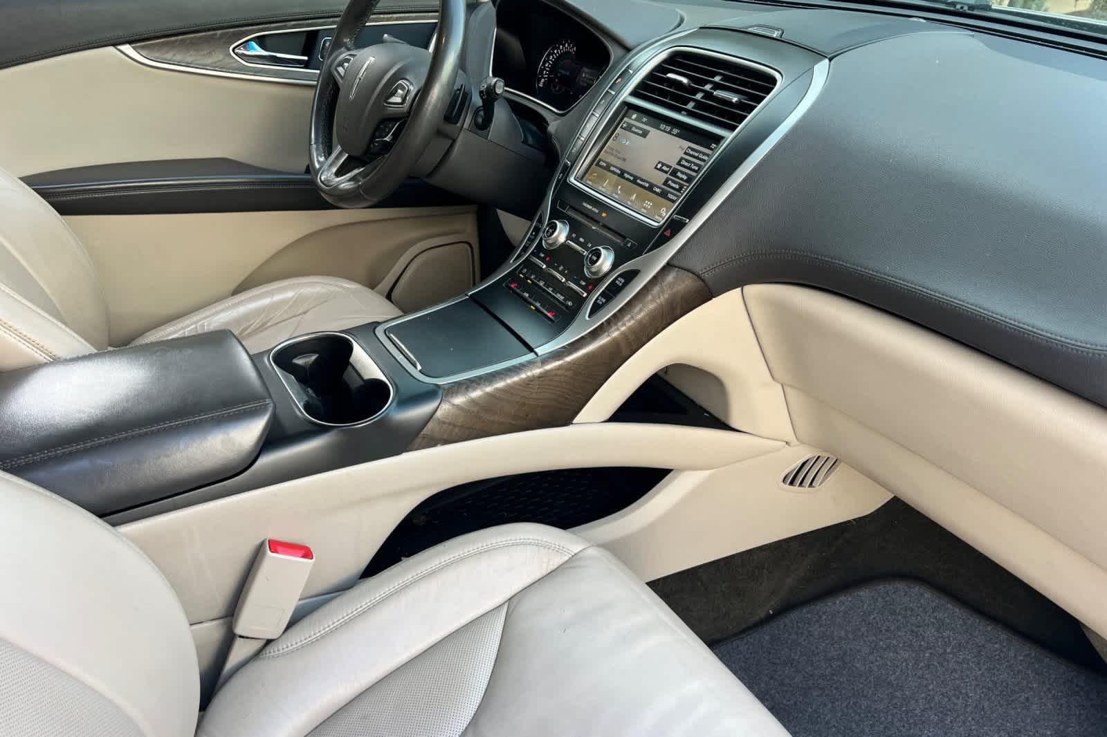 Thumbnail: 2016 Lincoln MKX - 17