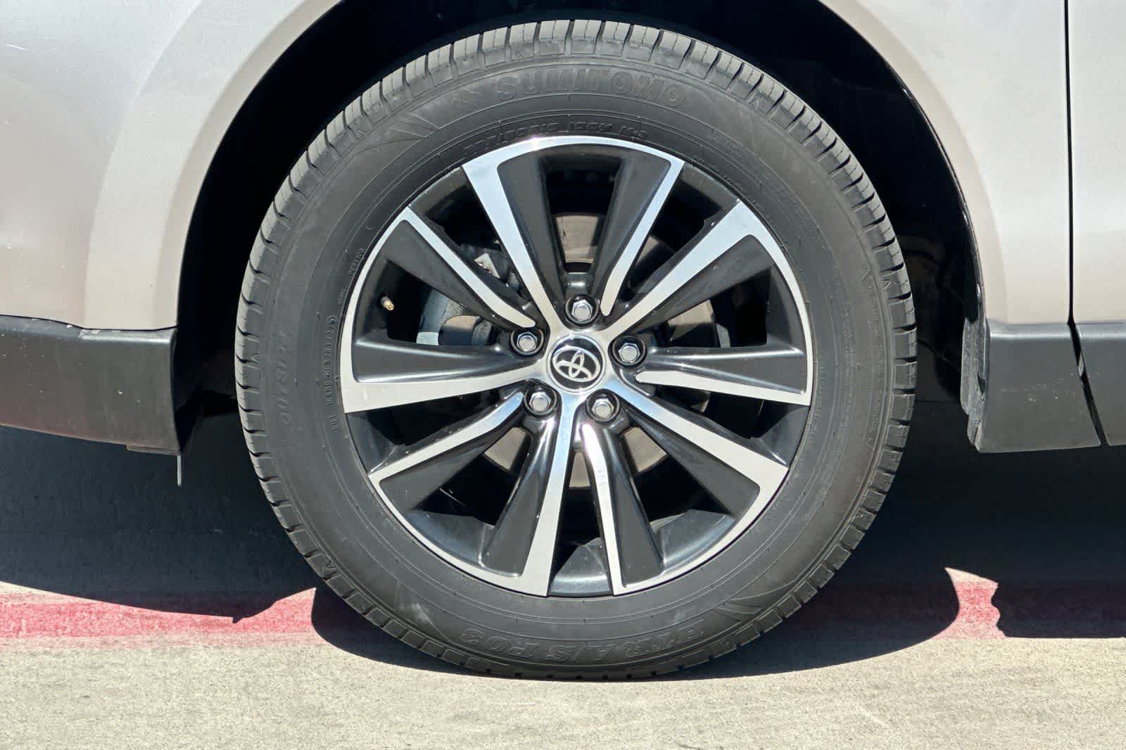 Thumbnail: 2024 Toyota Venza - 12