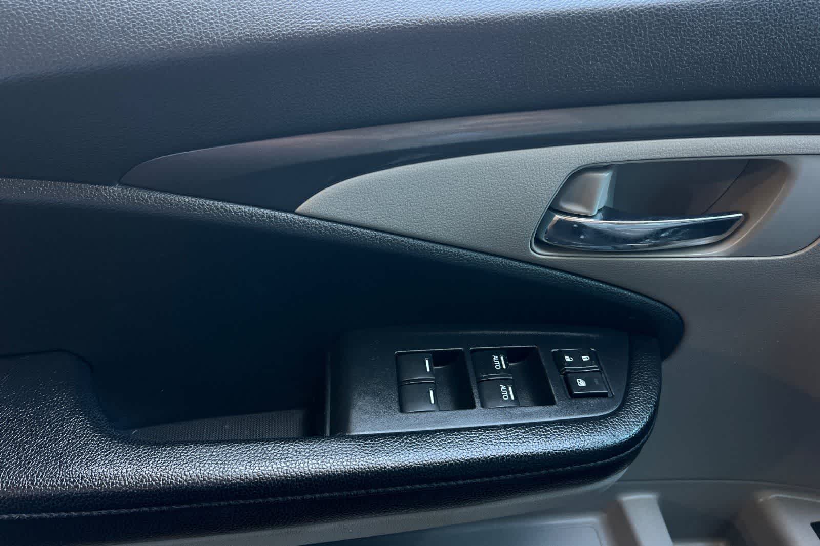 Thumbnail: 2016 Honda Pilot - 13
