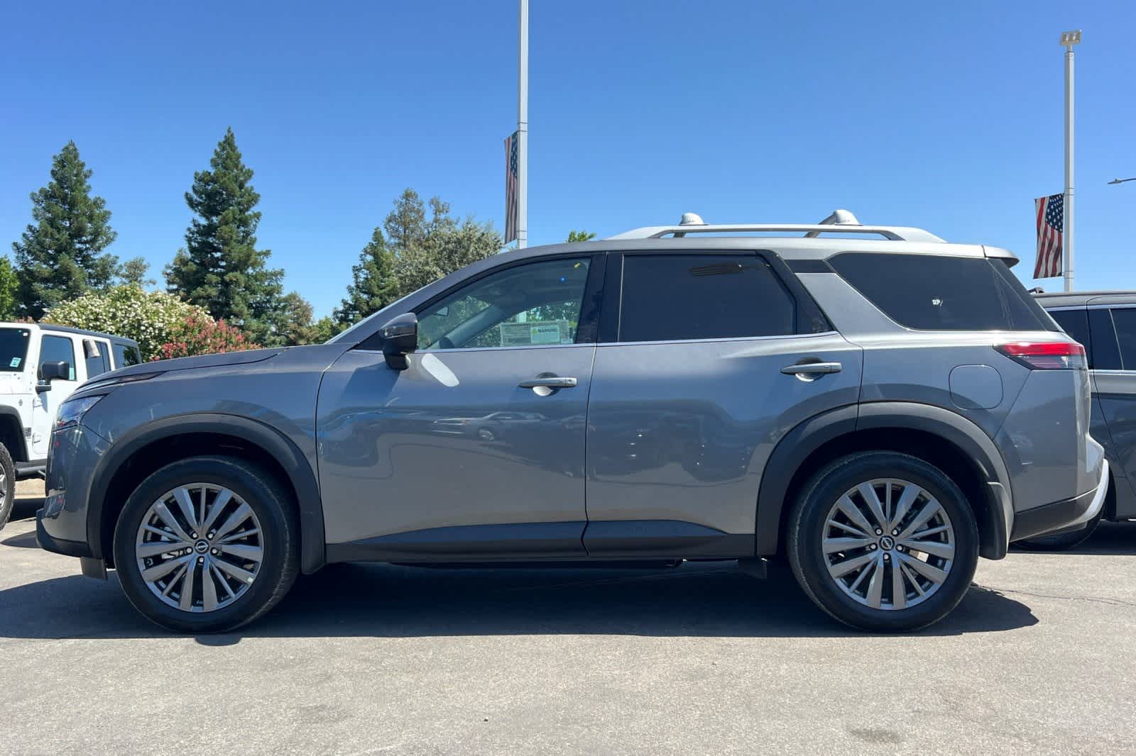 Thumbnail: 2025 Nissan Pathfinder - 4