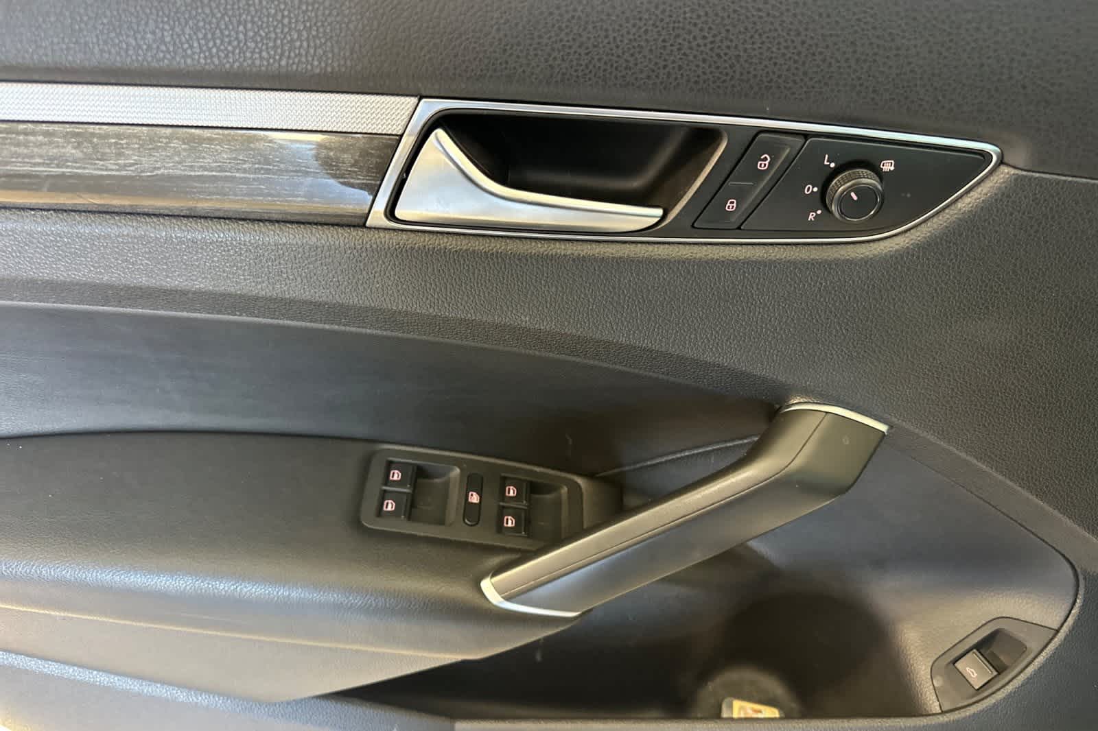 Thumbnail: 2018 Volkswagen Passat - 15