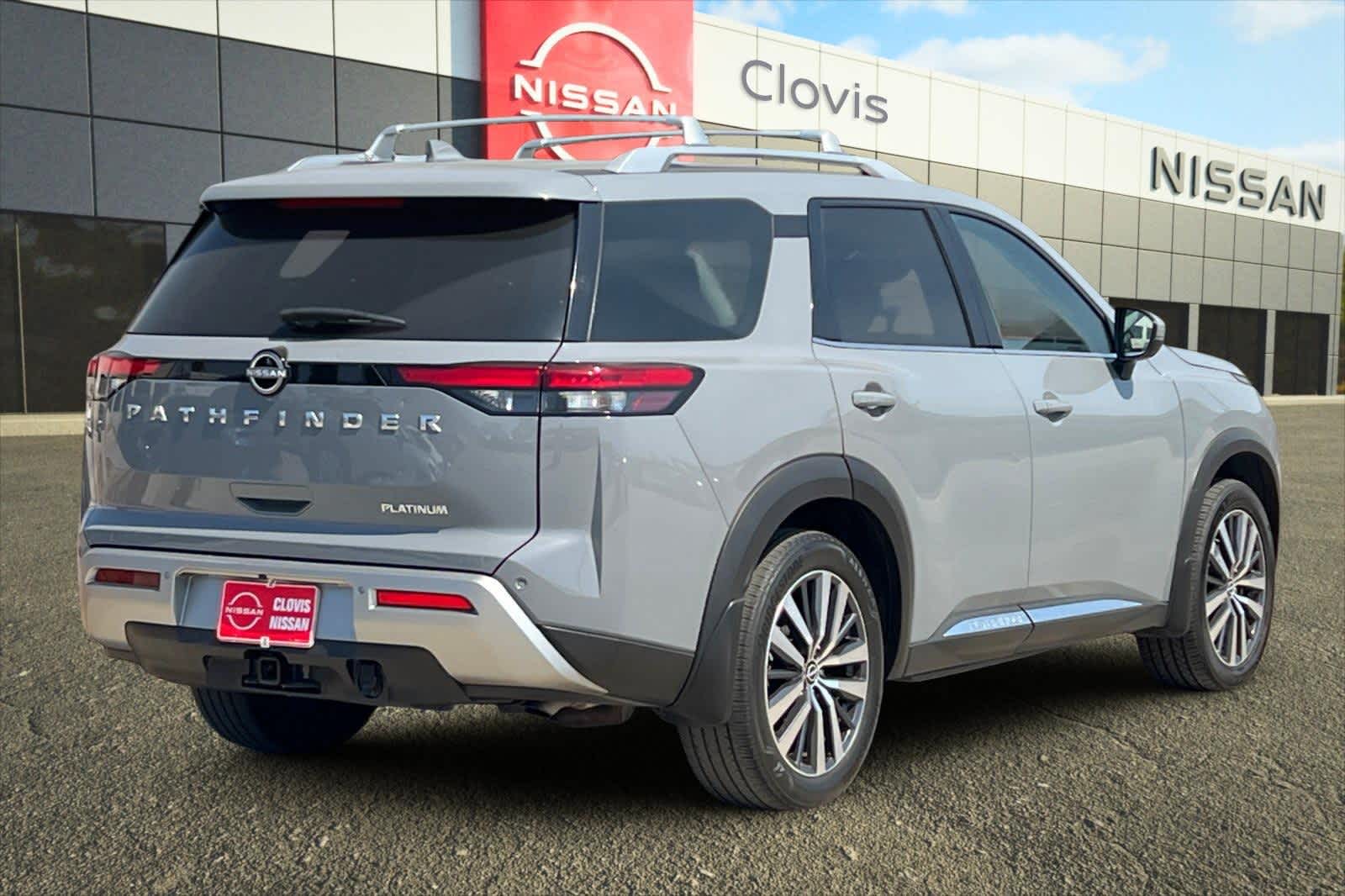 Thumbnail: 2022 Nissan Pathfinder - 3