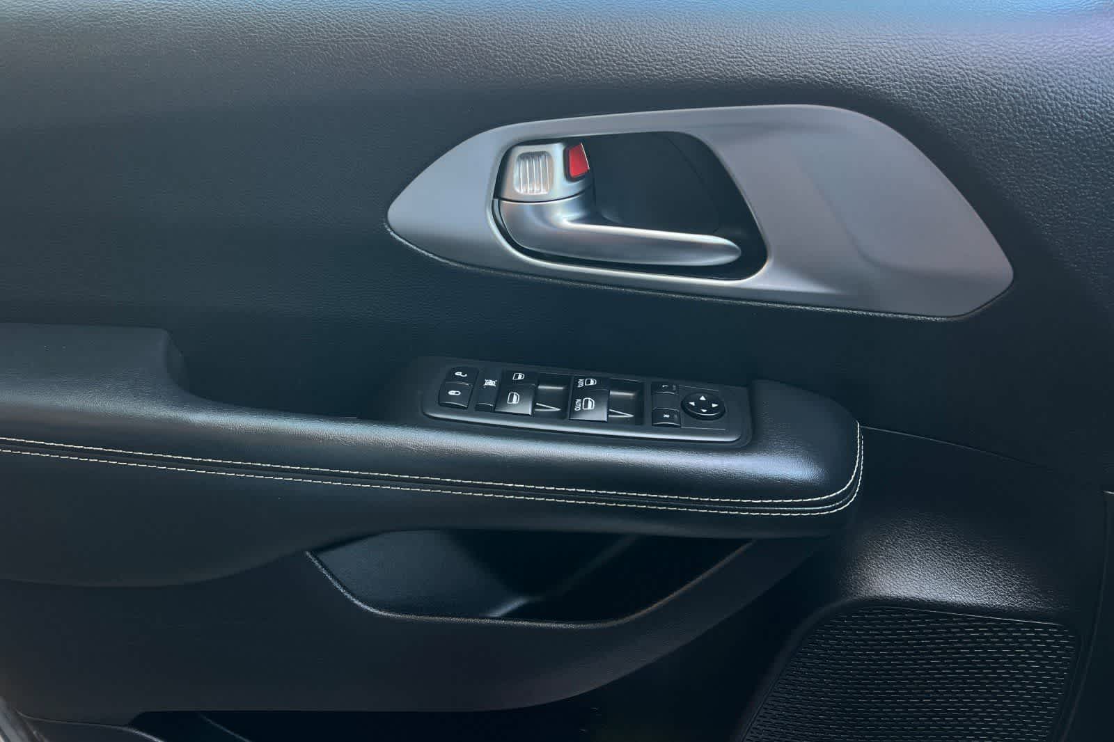 Thumbnail: 2020 Chrysler Pacifica - 12