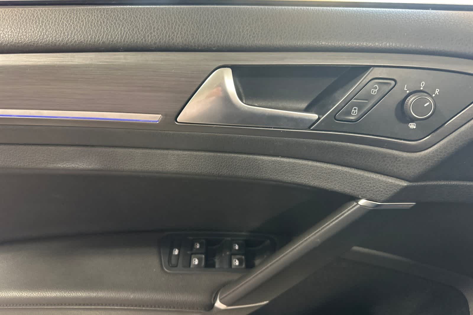 Thumbnail: 2018 Volkswagen e-Golf - 15