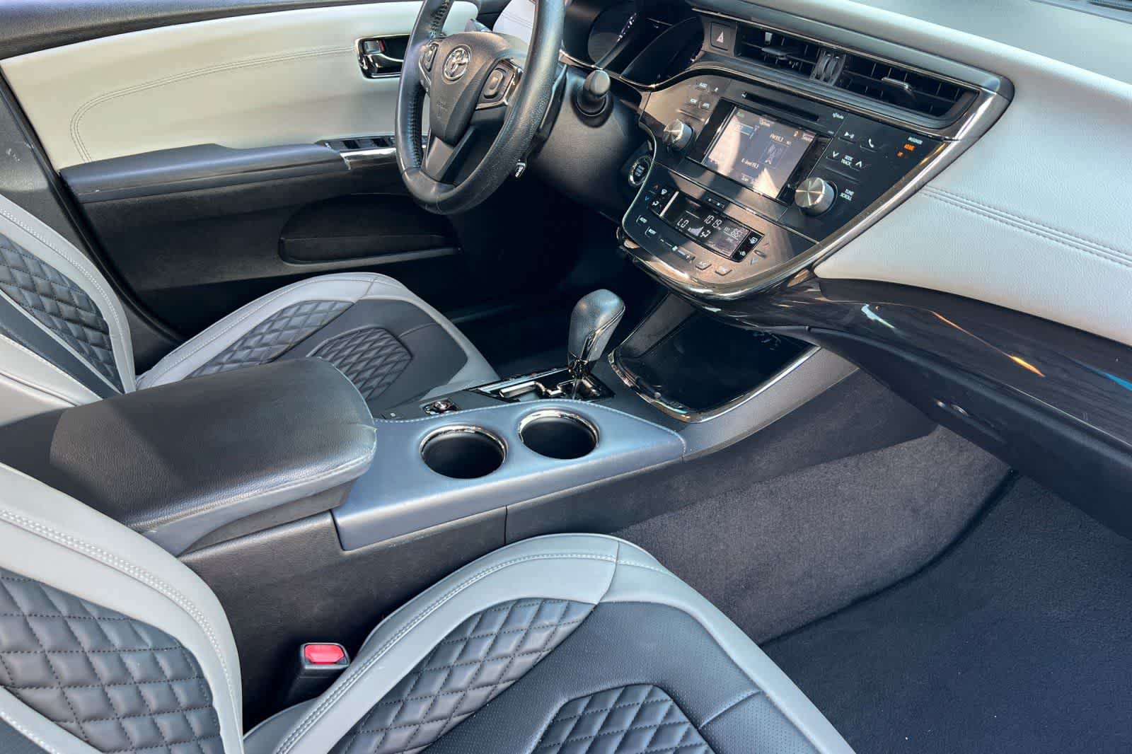 Thumbnail: 2015 Toyota Avalon - 17