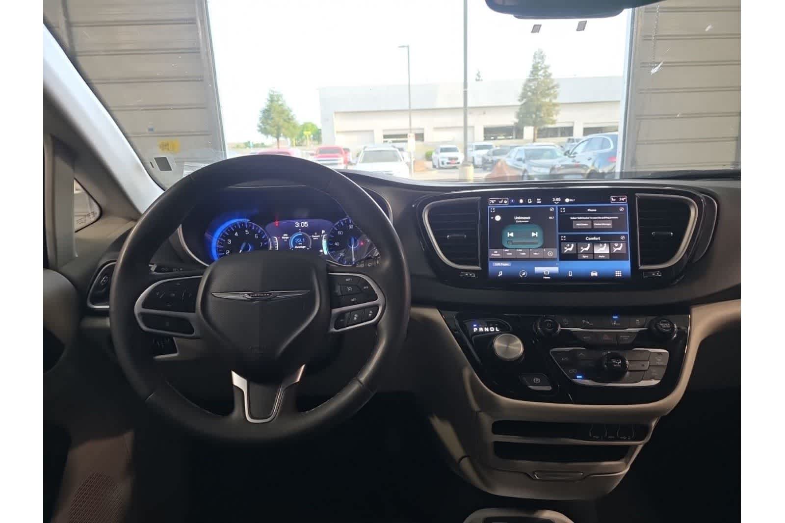 Thumbnail: 2023 Chrysler Pacifica - 17