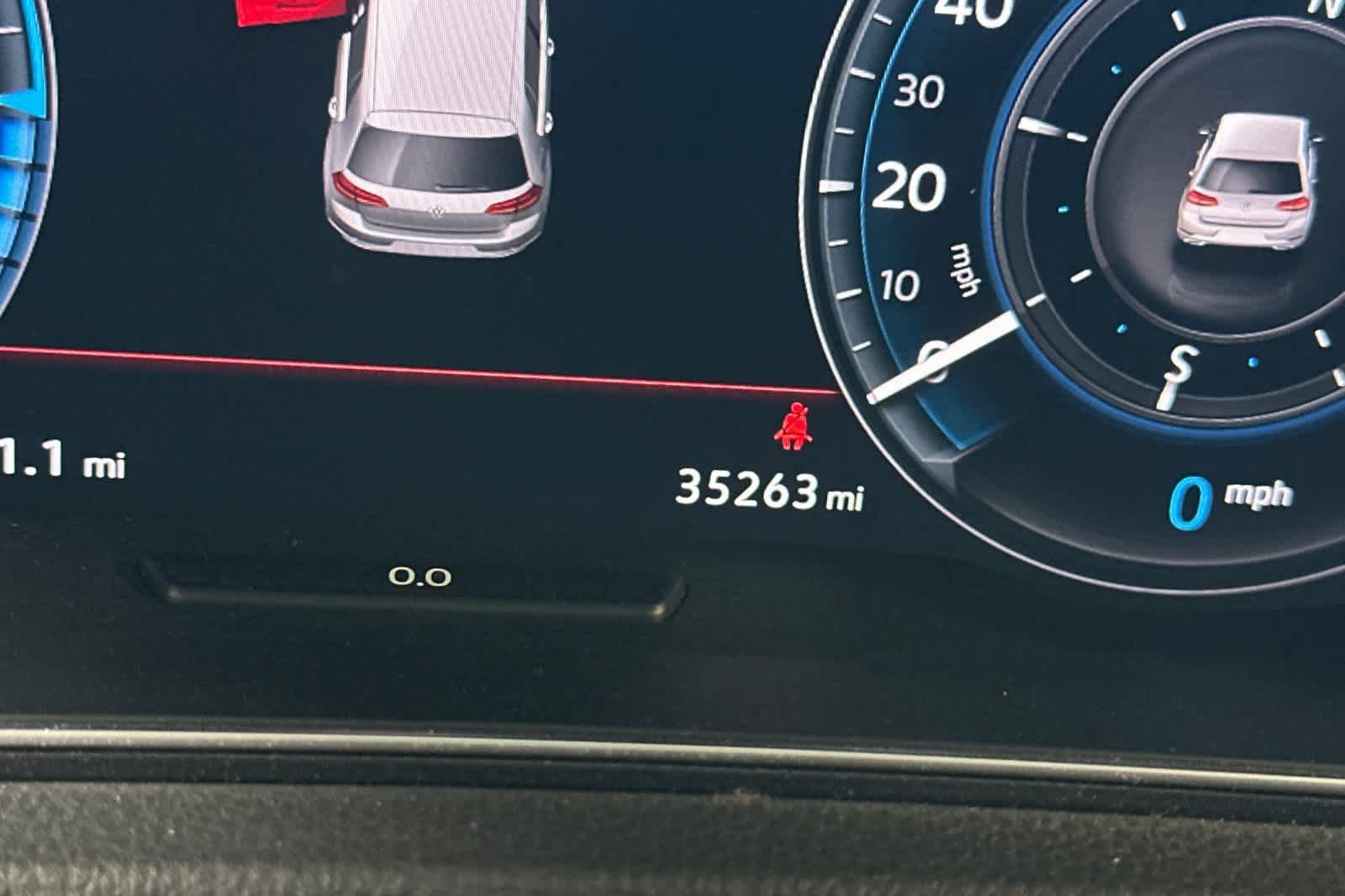 Thumbnail: 2018 Volkswagen e-Golf - 27