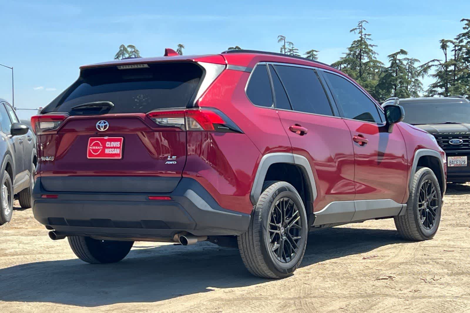 Thumbnail: 2021 Toyota RAV4 - 3