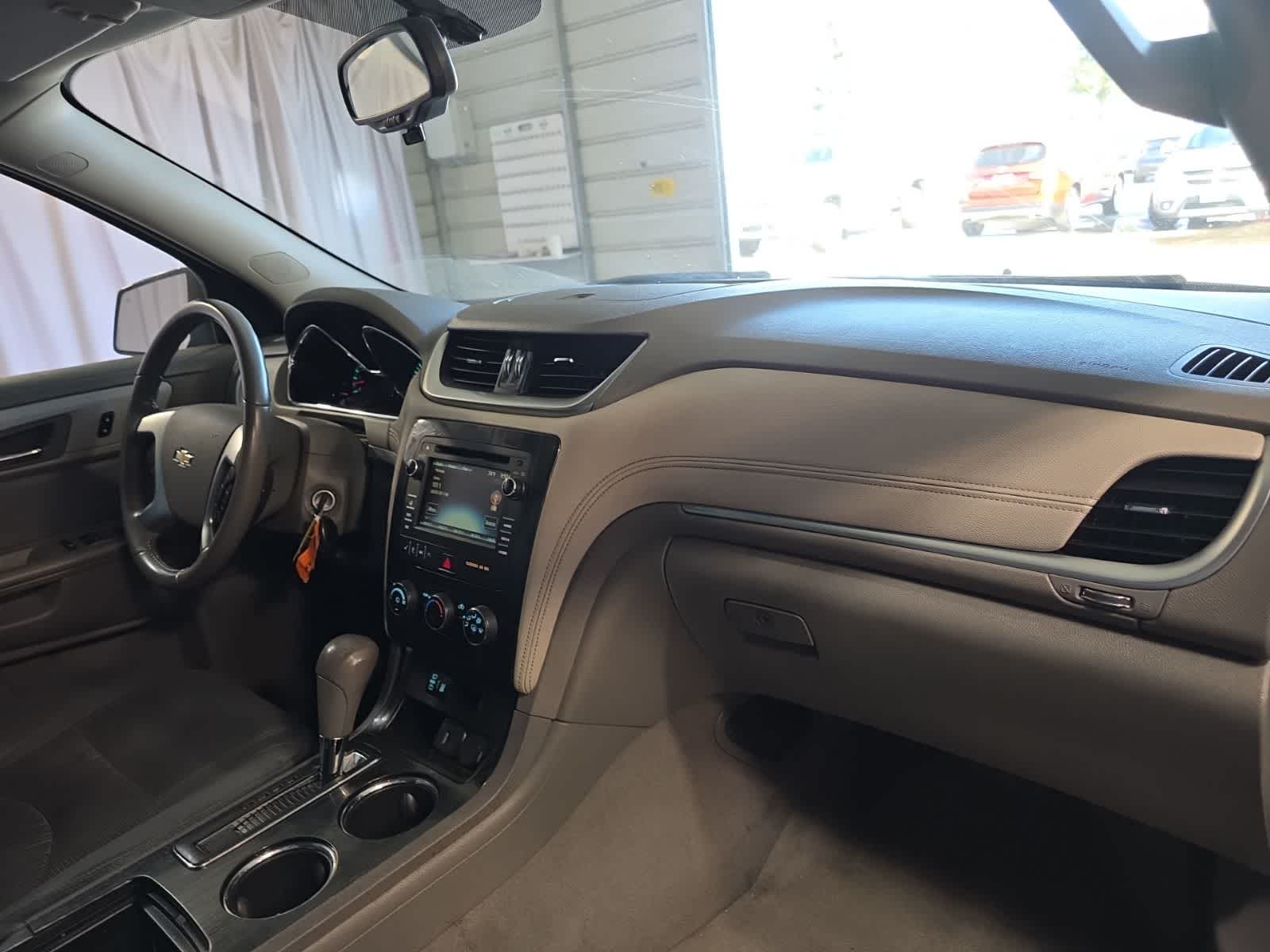 Thumbnail: 2016 Chevrolet Traverse - 11
