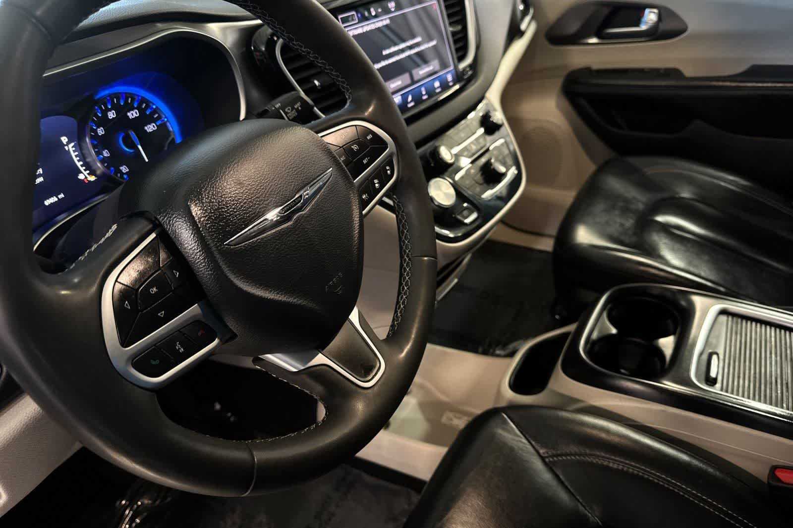 Thumbnail: 2022 Chrysler Pacifica - 12