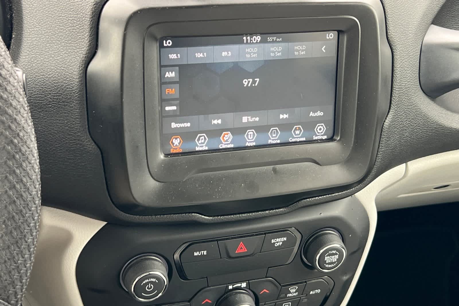 Thumbnail: 2018 Jeep Renegade - 19