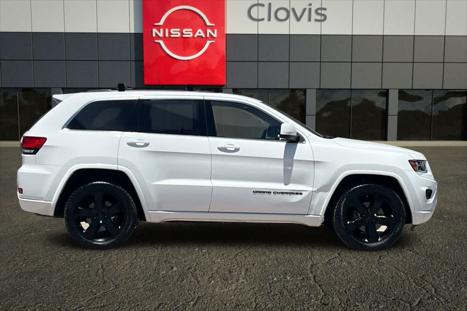 Thumbnail: 2015 Jeep Grand Cherokee - 9