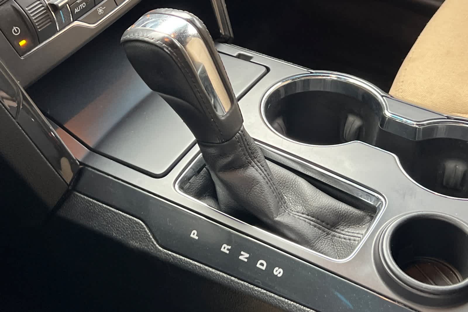 Thumbnail: 2016 Ford Explorer - 25