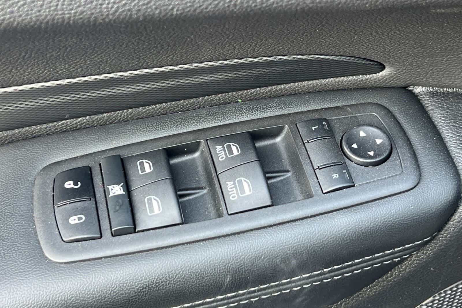 Thumbnail: 2022 Dodge Durango - 14