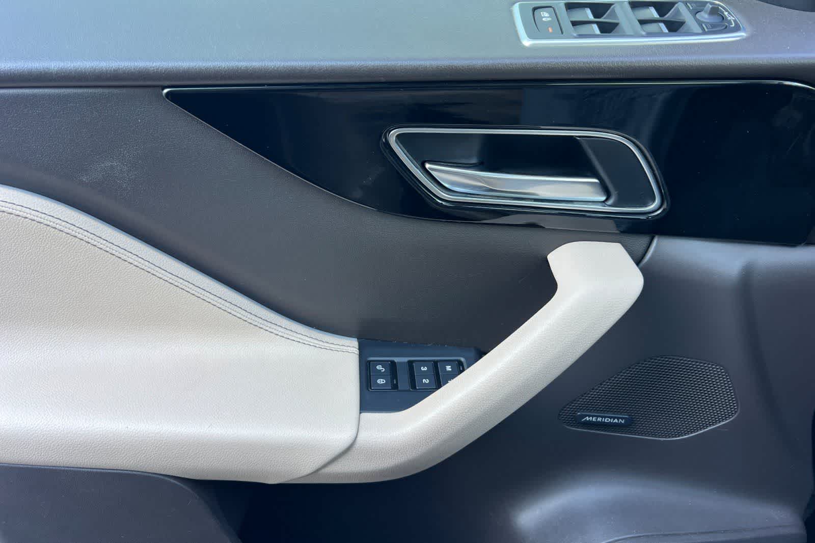 Thumbnail: 2018 Jaguar F-Pace - 15