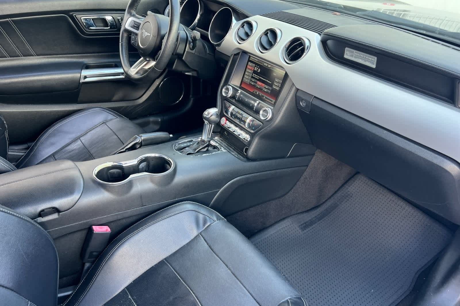 2015 Ford Mustang  18