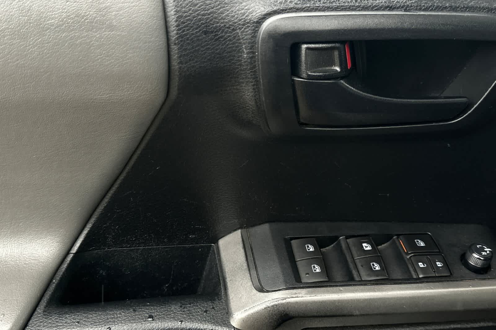 Thumbnail: 2019 Toyota Tacoma - 13