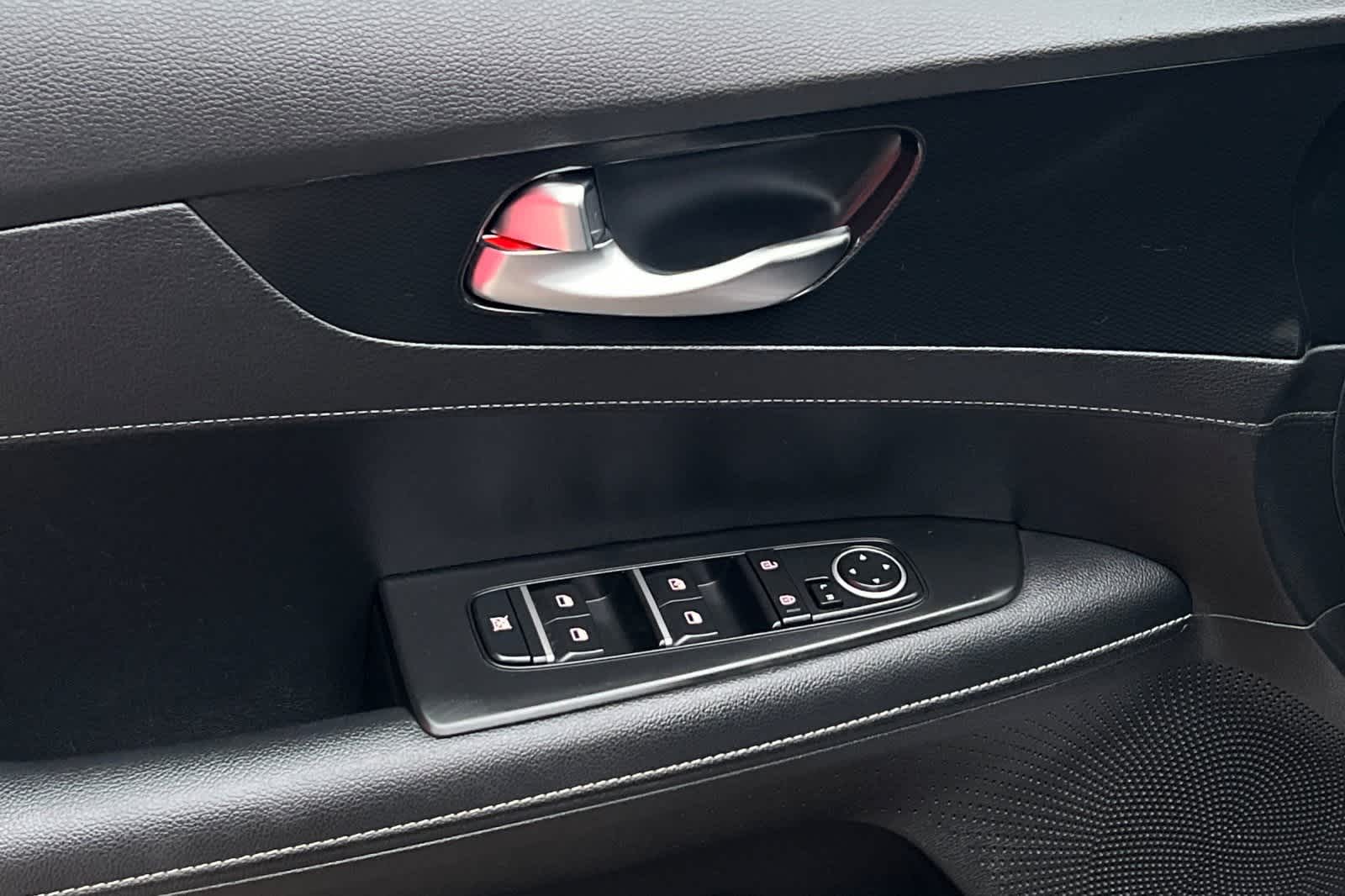 Thumbnail: 2023 Kia Forte - 13