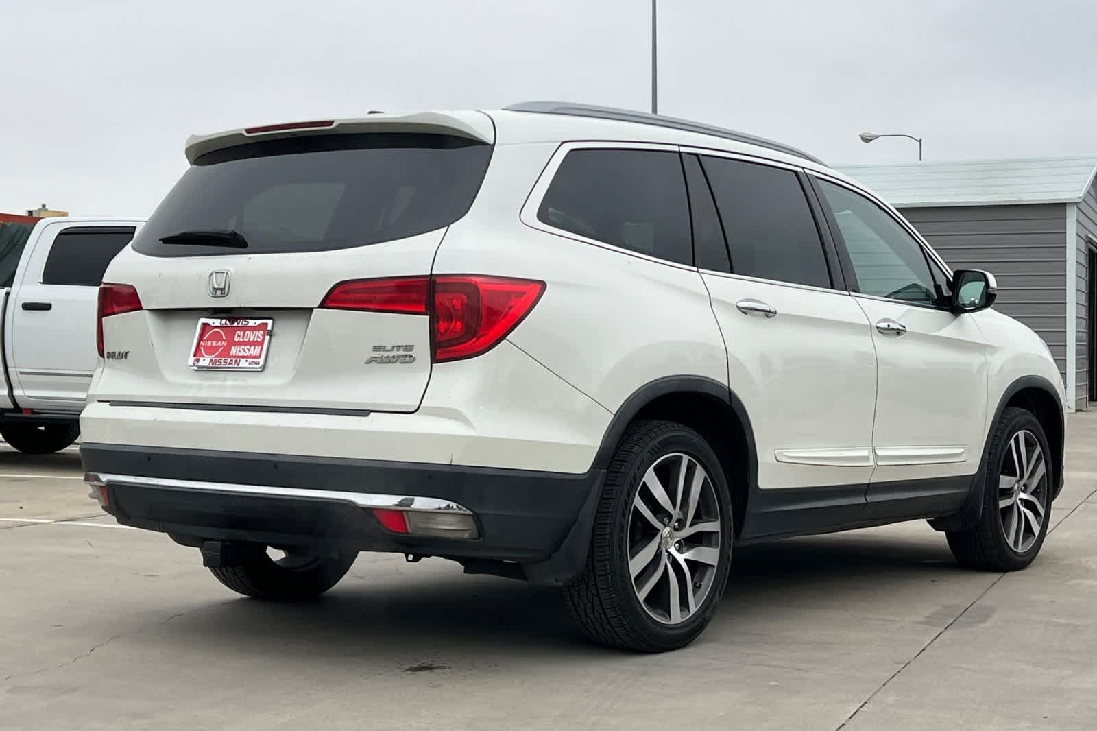 Thumbnail: 2017 Honda Pilot - 3