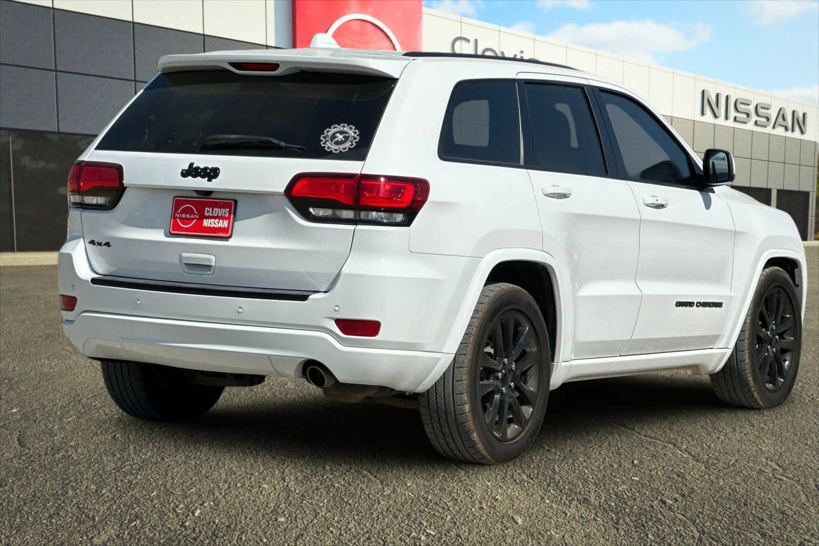 Thumbnail: 2018 Jeep Grand Cherokee - 3