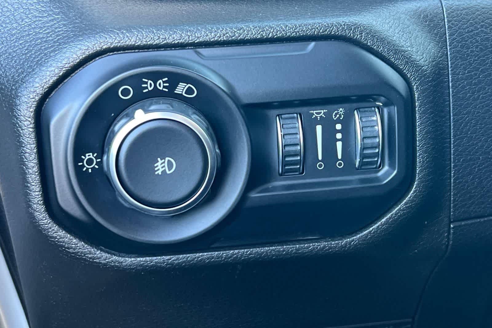 Thumbnail: 2018 Jeep Wrangler - 32