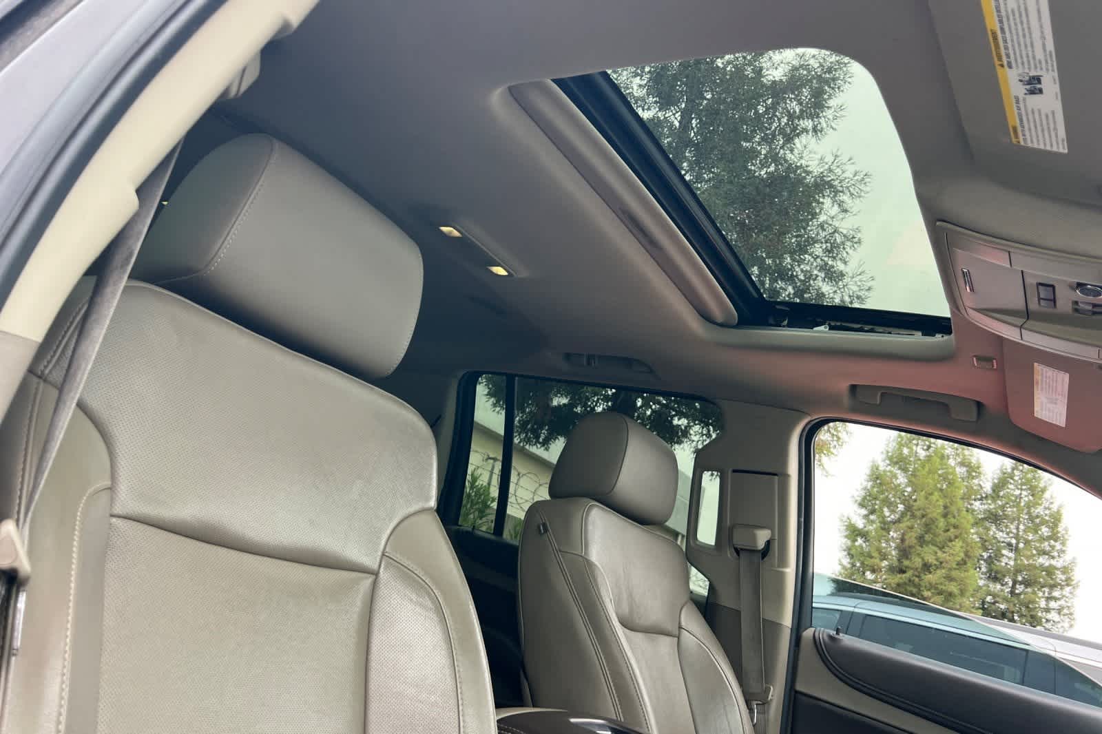 Thumbnail: 2016 Chevrolet Suburban - 21