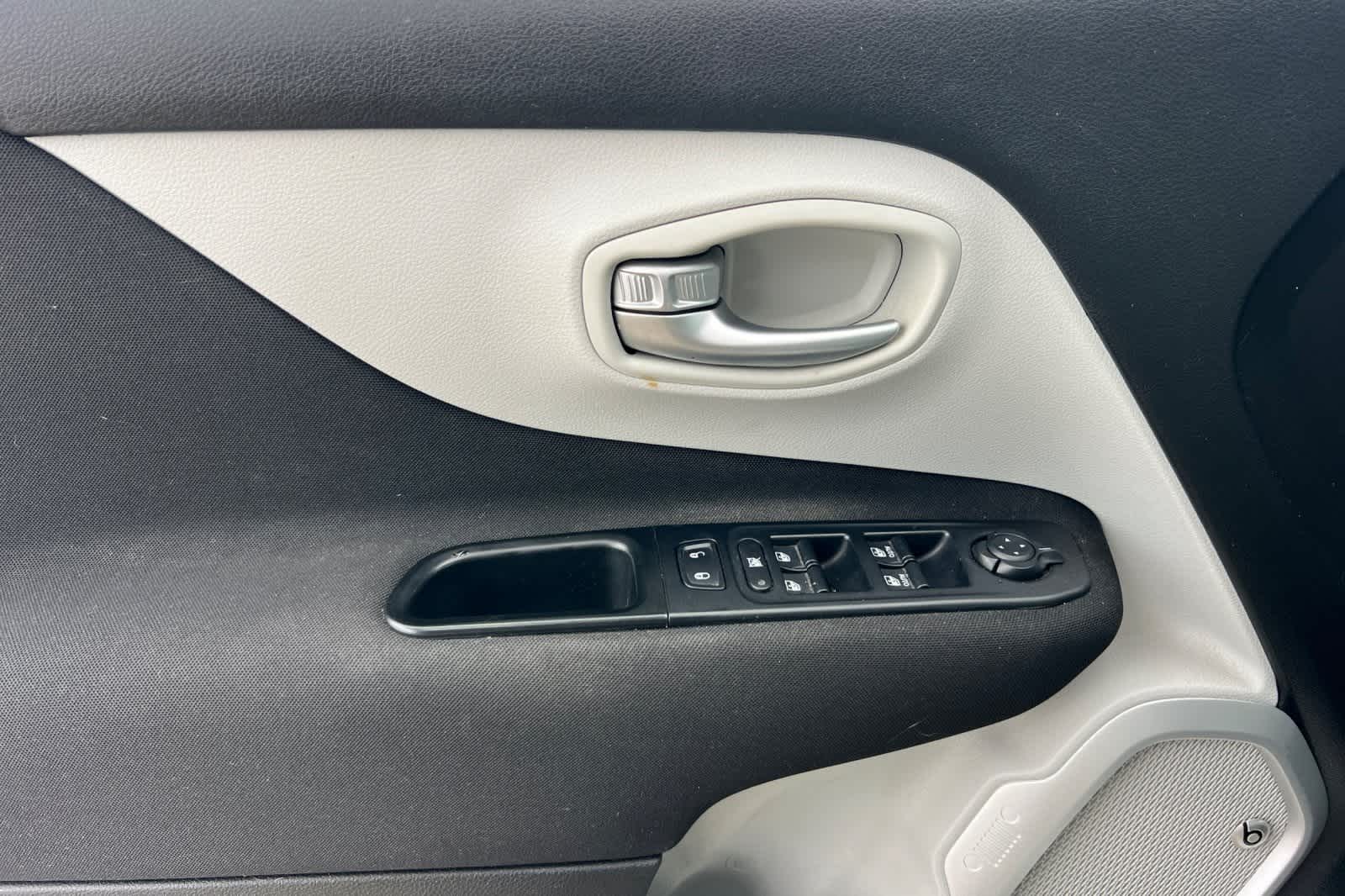 Thumbnail: 2018 Jeep Renegade - 13